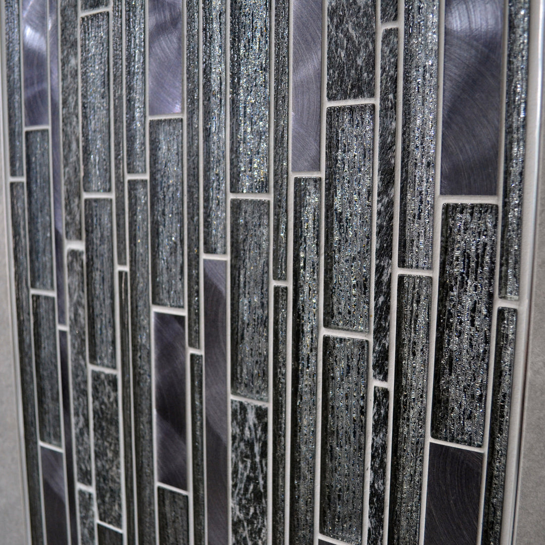Anthracite glass and metal mosaic tile