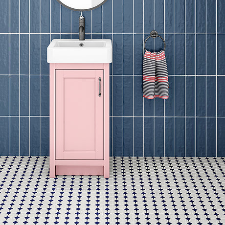 bathroom mosaic floor setting 