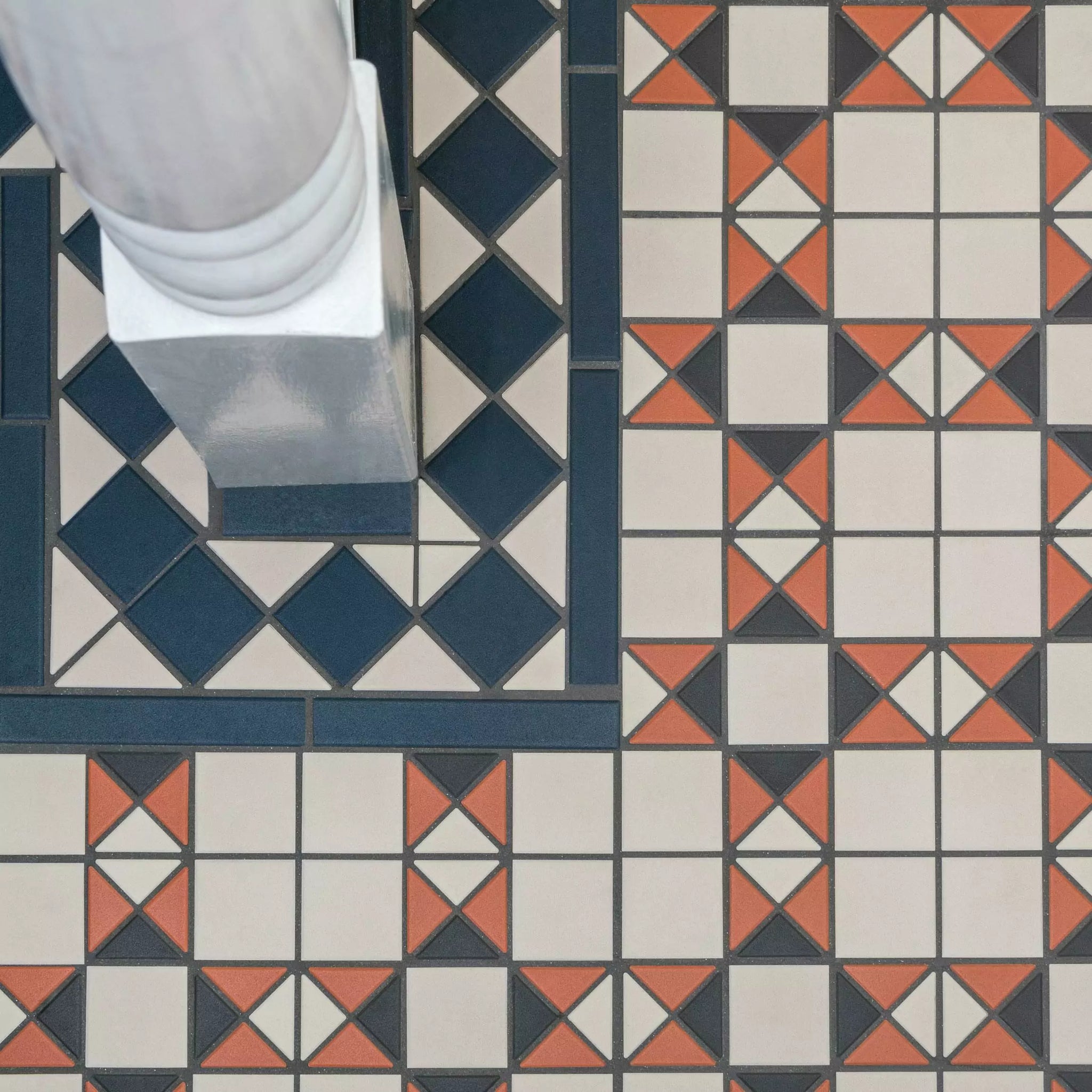 Classic Victorian Corner Border Tile