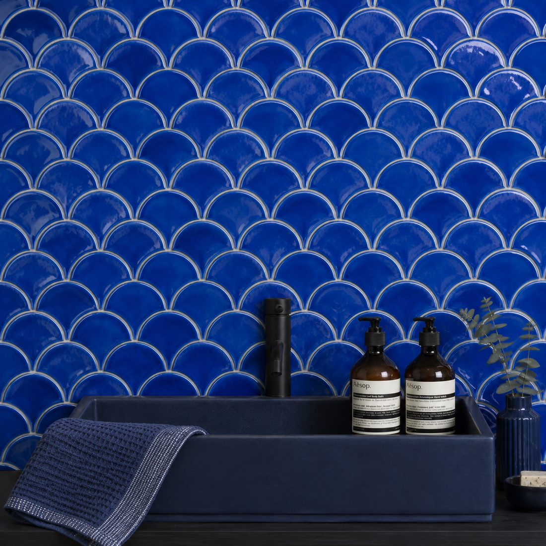 Blue scallop mosaic bathroom splashback 