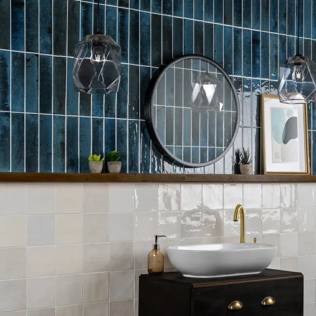blue bathroom décor 