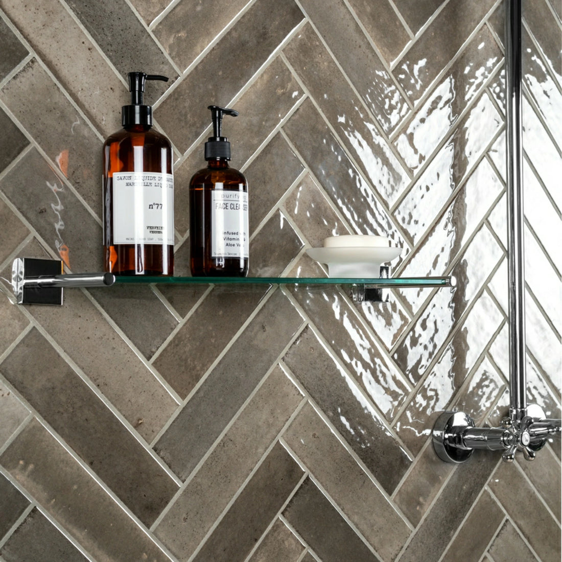 grey bathroom décor 