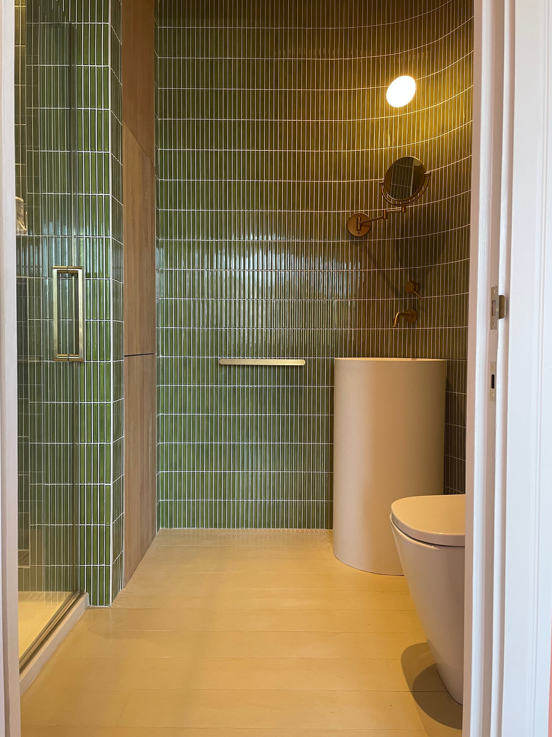 green bathroom wall decor