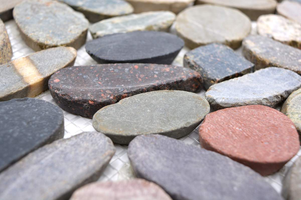 Green red pebble mosaic 