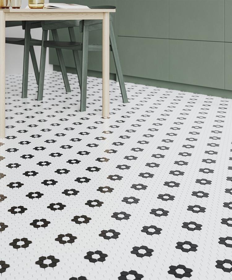 hexagon black white mosaic kitchen