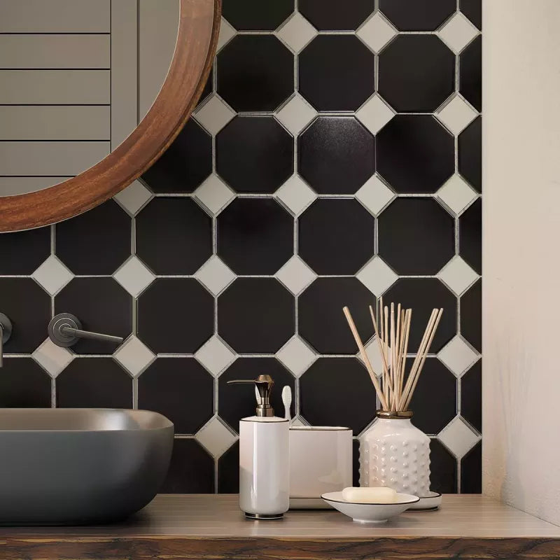 Black polished bathroom decor