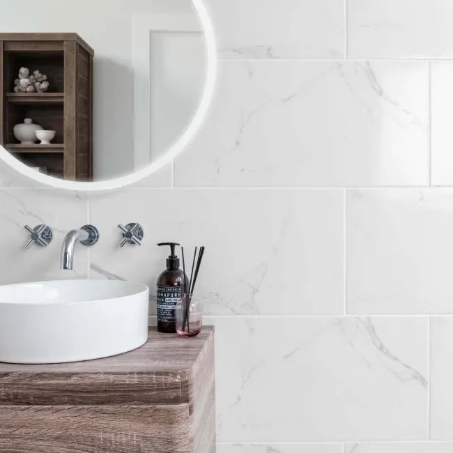 white gloss bathroom tile decor