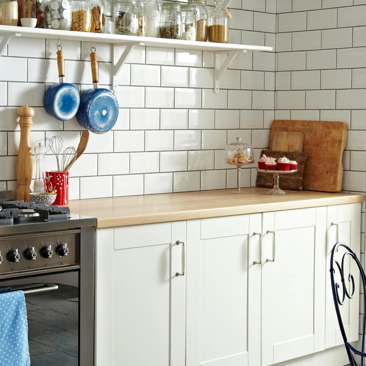 Classico Blanco White Metro 10x20cm gloss ceramic kitchen wall tiles with dark grout and traditional wooden worktops